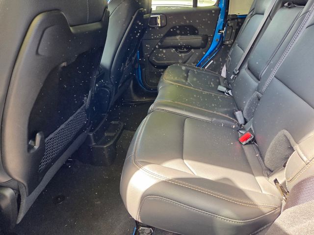 Used 2025 Blue Jeep Sahara image 4