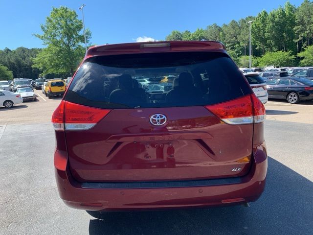 2012 Toyota Sienna XLE 7-Passenger Auto Access Se photo