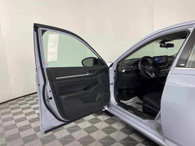 2025 Gray Sky Pearl Nissan Altima 2.5 SR FWD Sedan