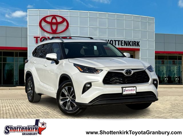 2026 Toyota Highlander Hybrid XLE AWD