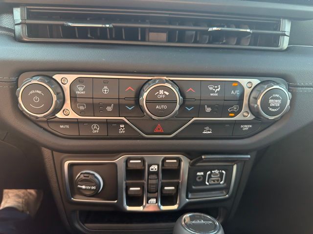2026 Jeep Gladiator Sahara 4x4