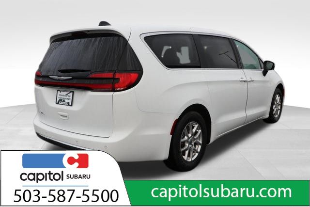 2023 Chrysler Pacifica Touring L 23