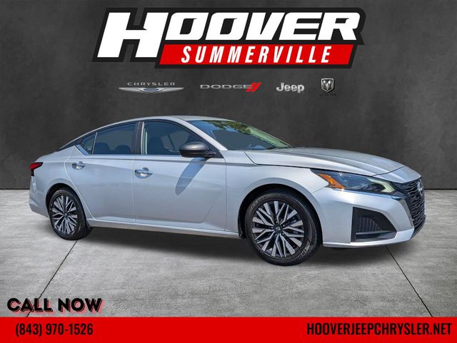 Brilliant Silver Metallic 2024 Nissan Altima Sedan Front-Wheel Drive Continuously Variable Transmission