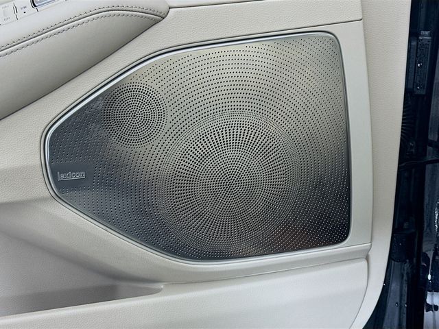 Thumbnail: 2021 Genesis G90 - 19