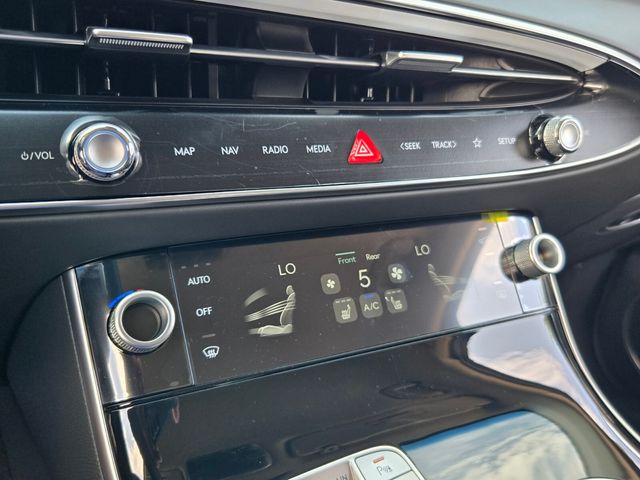 2027 Genesis Gv70