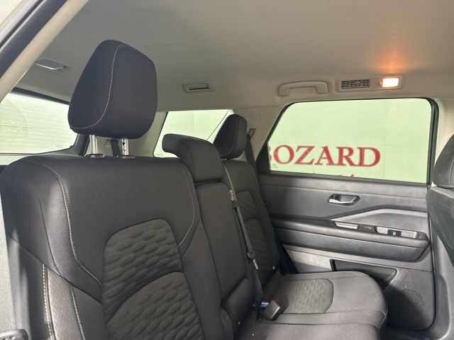 2022 Glacier White Nissan Pathfinder S FWD SUV