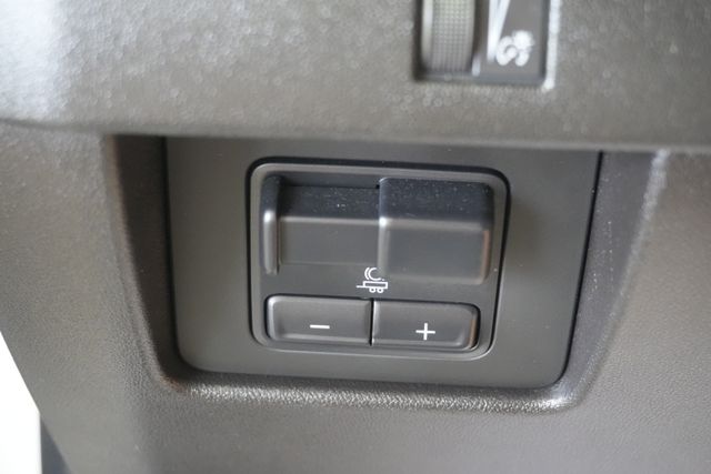 Used 2023 White Chevrolet Z71 image 21