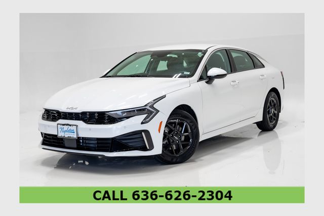 Snow White Pearl 2025 Kia K5 Sedan Front-Wheel Drive 8-Speed Automatic