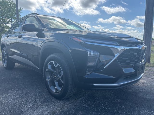 Mosaic Black Metallic 2025 Chevrolet Trax LT FWD SUV / Crossover Front-Wheel Drive 6-Speed Automatic