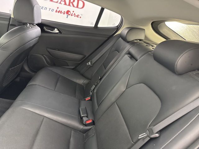 2018 Silky Silver Kia Stinger Base RWD Sedan