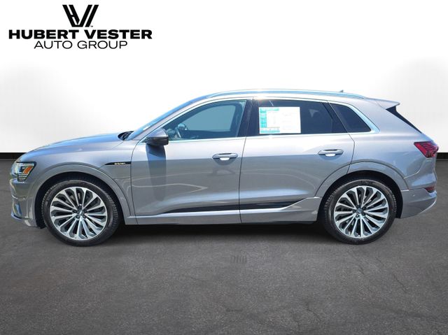2019 Audi e-tron Prestige's photo