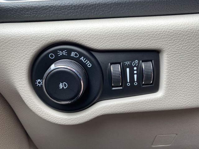 2023 Chrysler Pacifica Limited photo