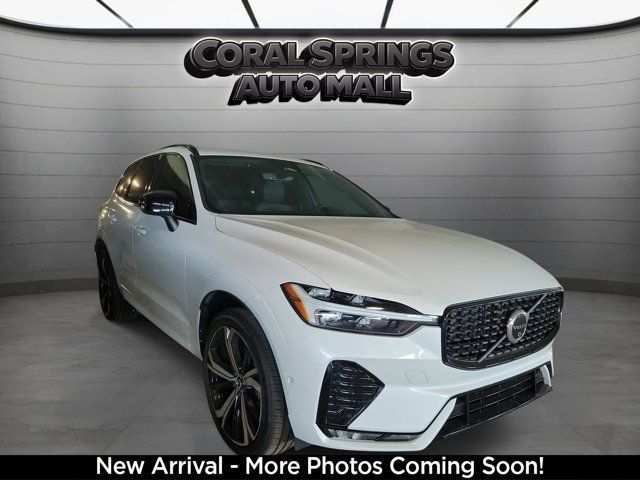 2022 Volvo XC60 B5 R-Design