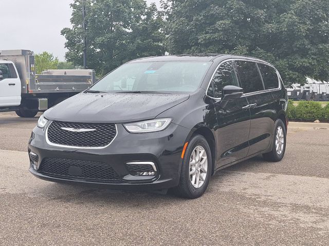 Diamond Black 2025 Chrysler Pacifica Minivan Front-Wheel Drive 9-Speed Automatic