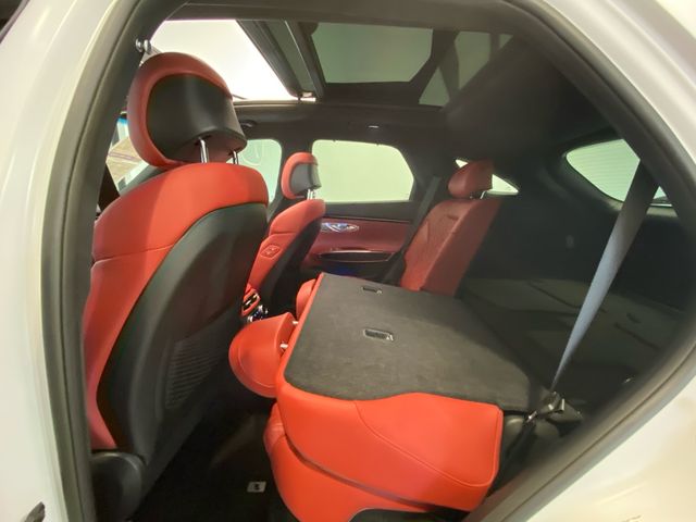 Used 2023 White Genesis 3.5T Sport image 15