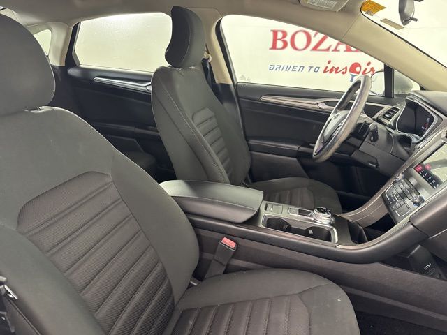 2017 Ingot Silver Ford Fusion SE FWD Sedan