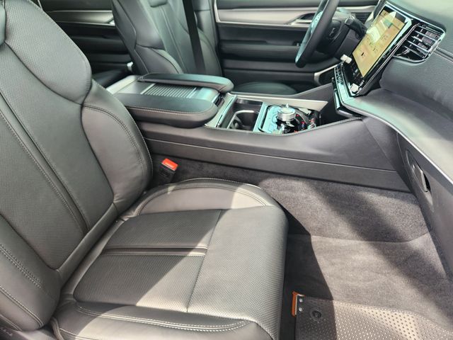 New 2026 White/off-white Jeep Upland image 10