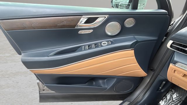 Used 2021 Silver Genesis 3.5T image 17