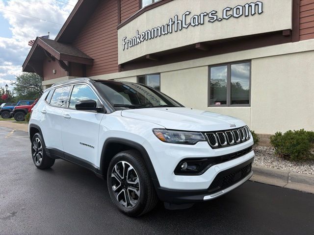Bright White Clearcoat 2023 Jeep Compass SUV / Crossover Four-Wheel Drive 8-Speed Automatic