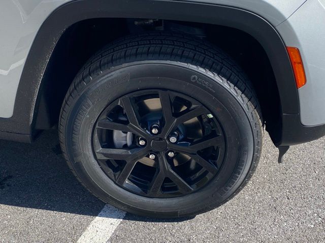 new 2025 Jeep Grand Cherokee car, priced at $39,676