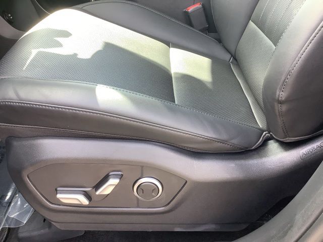 Used 2024 Phantom Black Hyundai SEL image 16