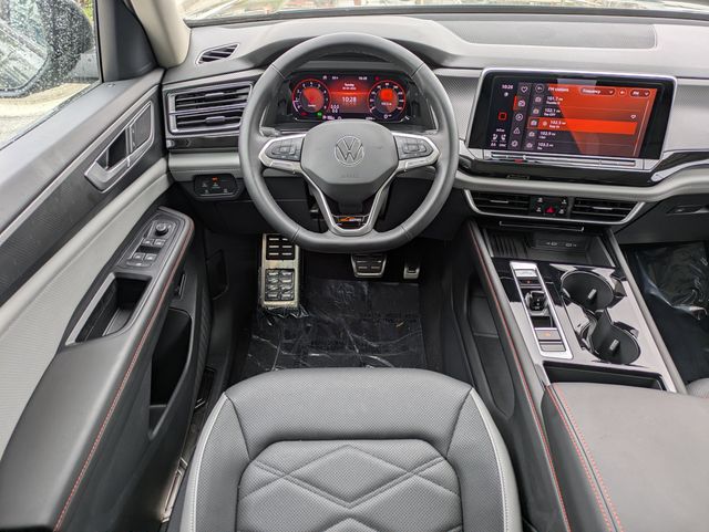 2025 Volkswagen Atlas 2.0T Peak Edition Green at Matthews Motors of Wilmington