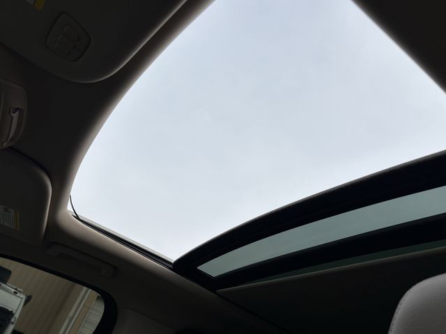 Used 2022 White Ford Limited image 21