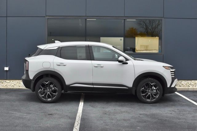 New 2025 Nissan Kicks SR