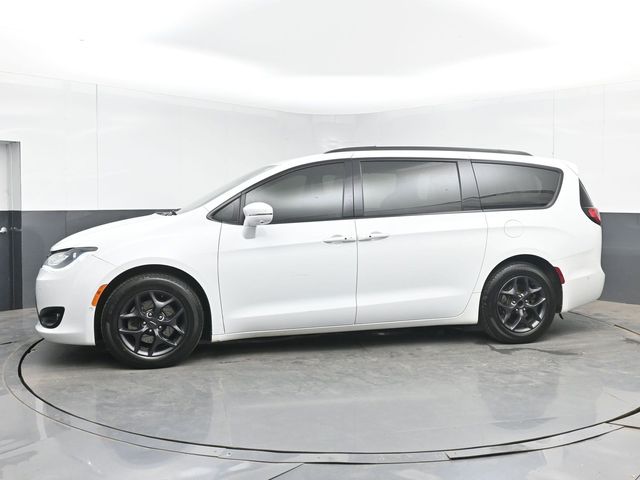 Used 2018 White Chrysler Limited image 6