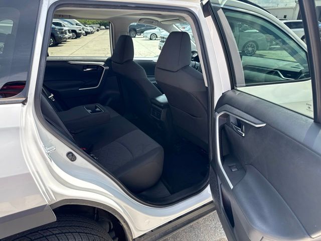 2021 Toyota RAV4 XLE:B02452