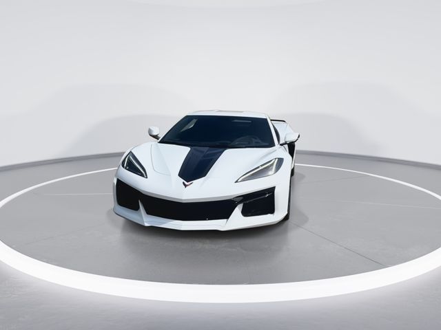 Used 2023 White Chevrolet Z06 image 4