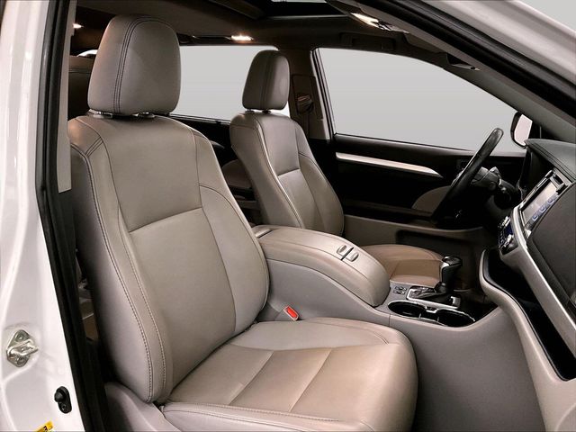 2019 Toyota Highlander XLE White at Subaru and VW of Moon Township