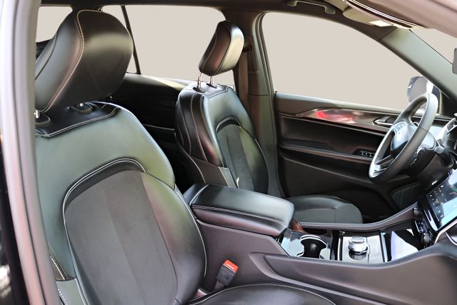 Used Car 2023 Jeep Grand Cherokee  Altitude For Sale Under $30,000 In Austin, Texas