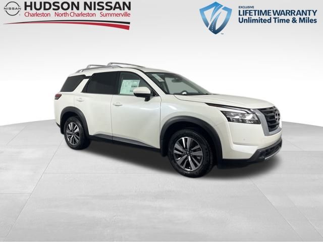 2024 Nissan Pathfinder SL 1