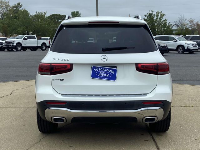 Used 2023 White Mercedes-Benz GLB 250 image 3