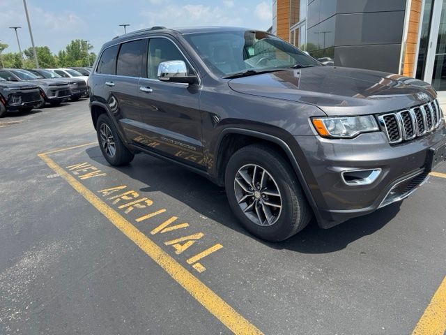 Used 2018 Granite Crystal Metallic Clearcoat Jeep Limited image 2