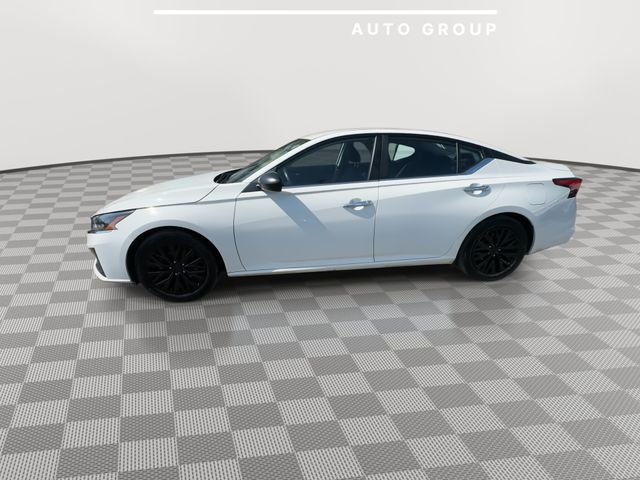 View vehicle photo 5