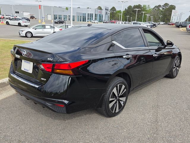 Used 2022 Black Nissan 2.5 SV image 12