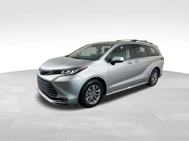 2021 Toyota Sienna XLE 11