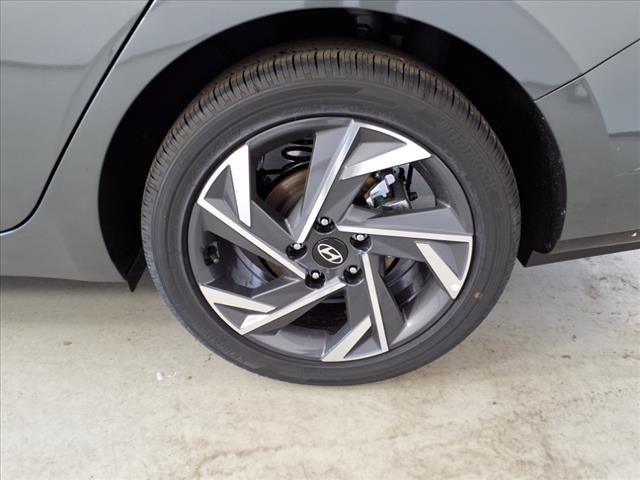 2025 Hyundai Elantra Limited photo