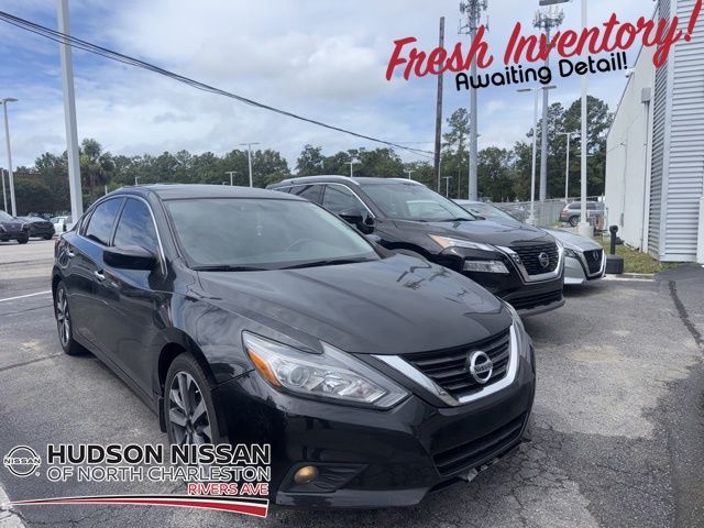 2017 Super Black Clearcoat Nissan Altima 2.5 SR FWD Sedan