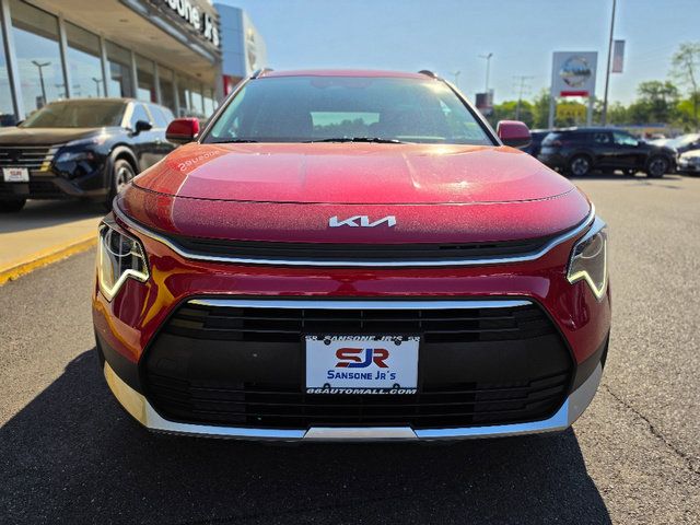 2025 Kia Niro LX HEV's photo