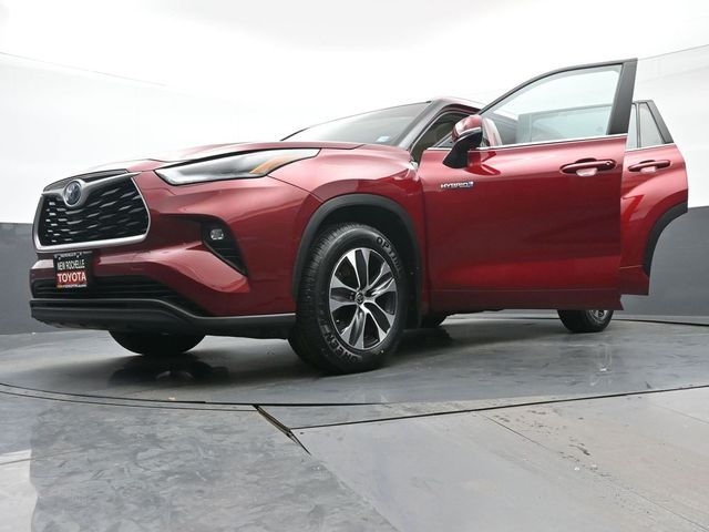 2021 Toyota Highlander Hybrid XLE 38