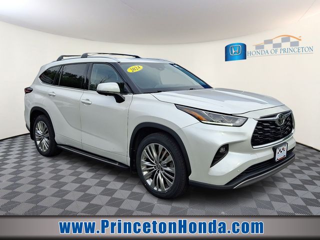White (Wind Chill Pearl) 2024 Toyota Highlander SUV / Crossover All-Wheel Drive 8-Speed Automatic