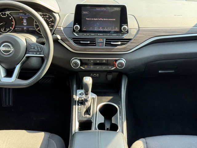 Used 2023 Nissan Altima Sedan