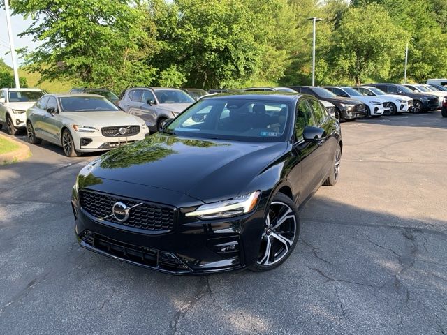 2024 Volvo S60 B5 Core Dark Theme's photo