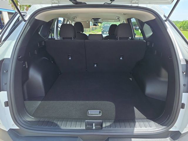 Used 2022 Quartz White Hyundai SEL image 13