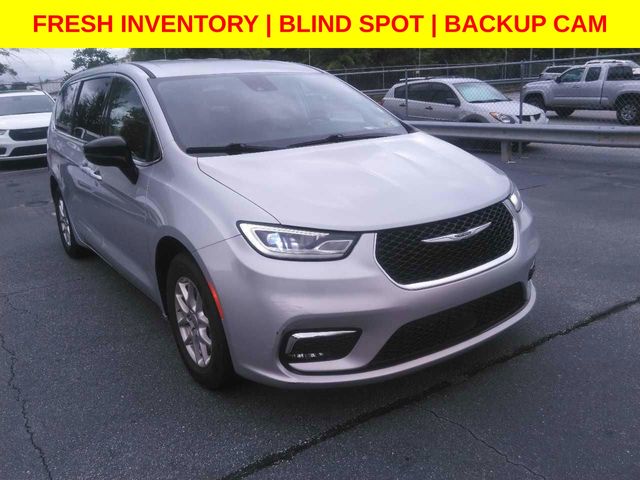Silver Mist Clearcoat 2024 Chrysler Pacifica Minivan Front-Wheel Drive 9-Speed Automatic