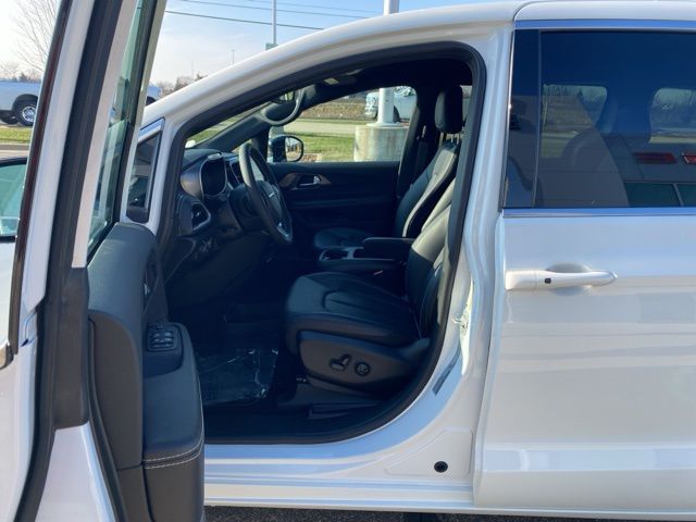 2026 Chrysler Pacifica Select - Bright White Clearcoat exterior view 11