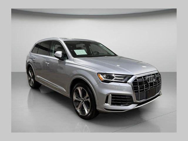 Florett Silver Metallic 2022 Audi Q7 quattro Premium Plus 55 TFSI SUV / Crossover All-Wheel Drive 8-Speed Automatic